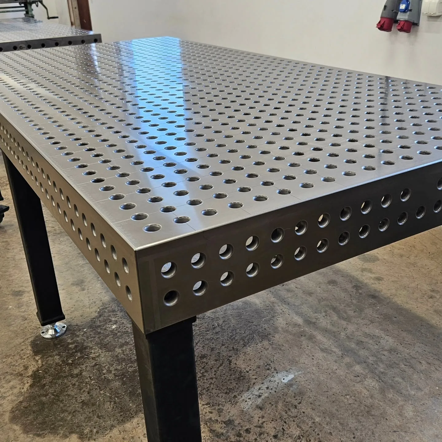 09-3d-welding-table-large-worktop.webp