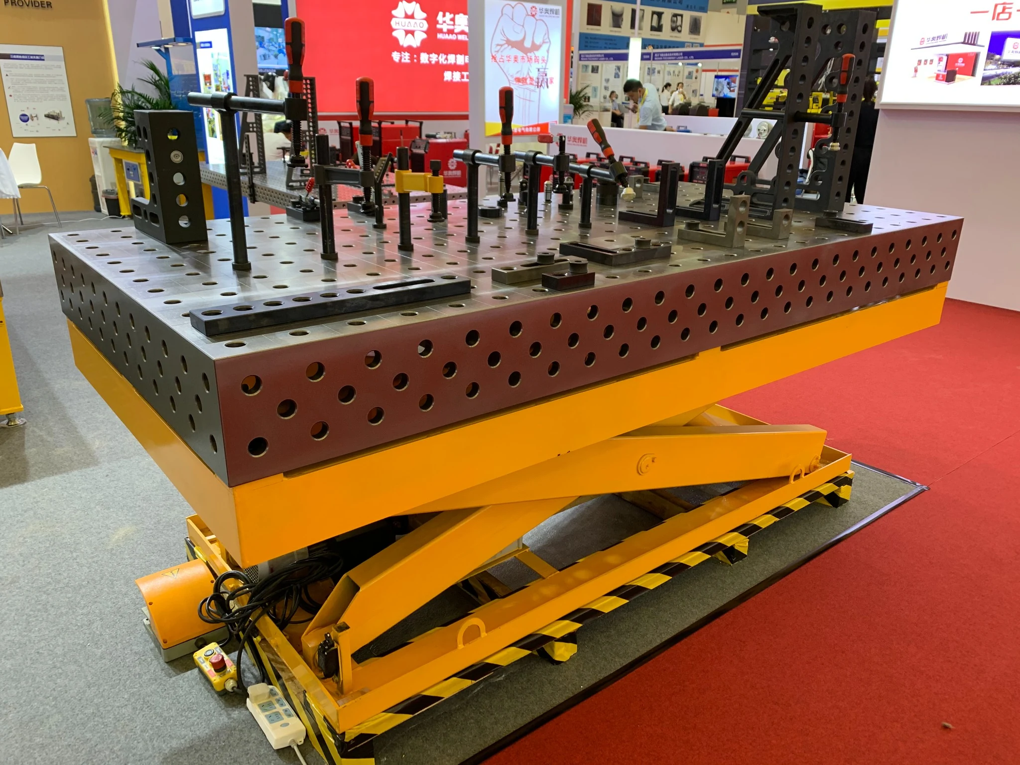 Hydraulic-Lift-Welding-Table-4.webp