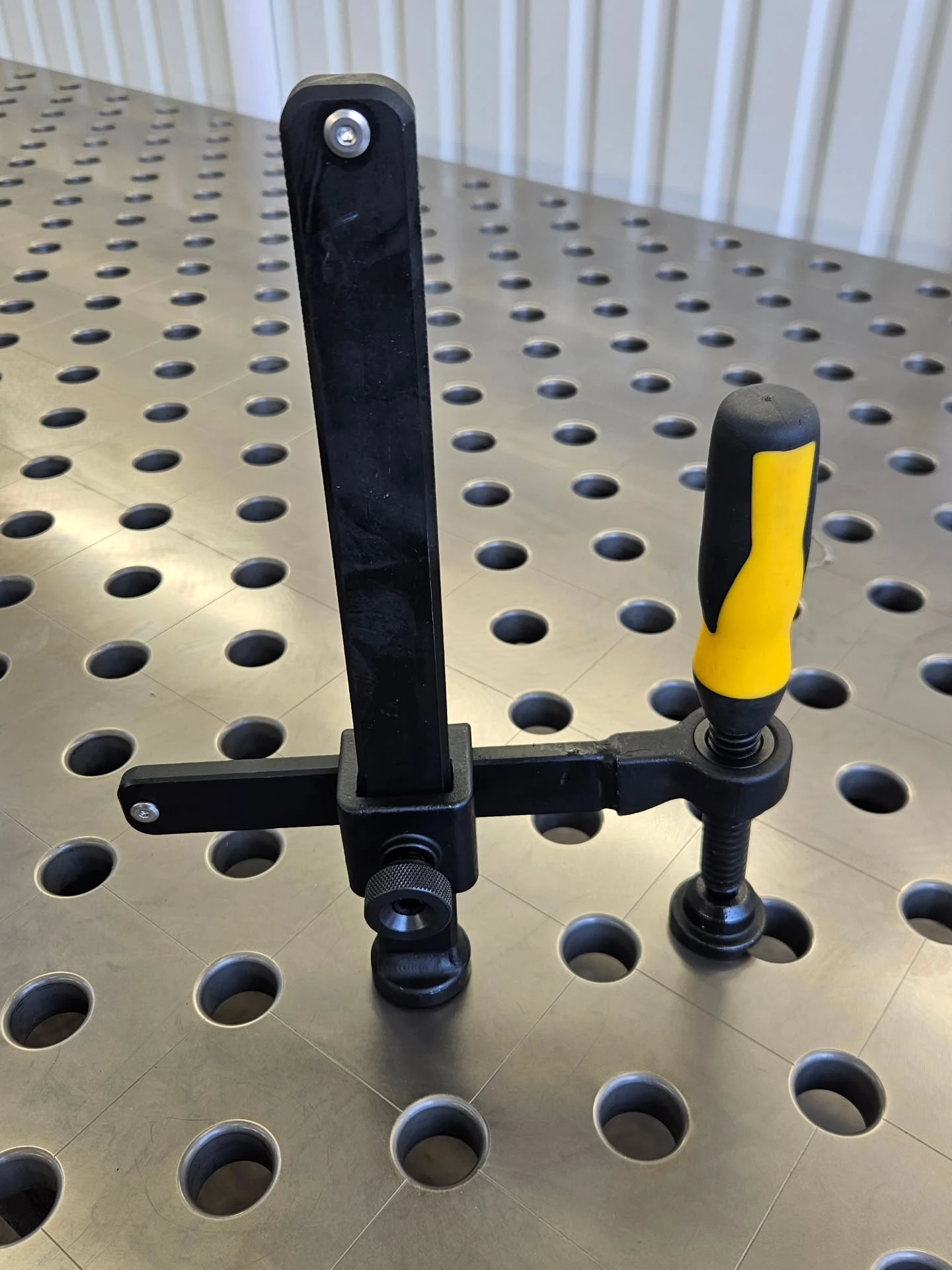 dct-toggle-clamp-front.webp